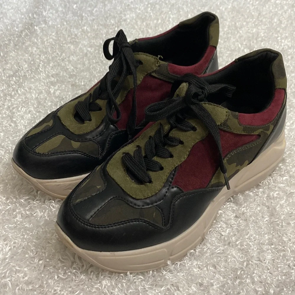 Steve Madden. Ladies Size 7. Camo Chunky Sole Sneakers